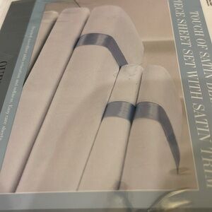 NWT Touch of Satin Sheet Set Brushed Microfiber Easy Care Queen Bed Sheets